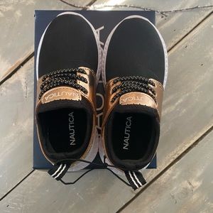Kids Nautica Sz8 sneakers